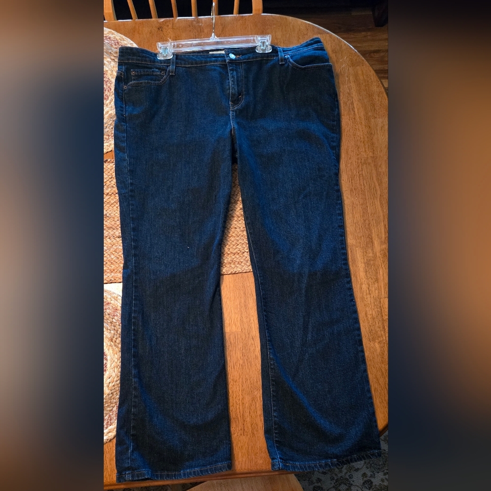 Levi Women's 590 Jeans Size 18W-med.